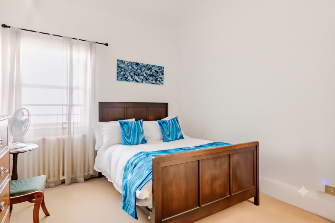 2BR London Flat w/ Garden & Hot Tub|Shepherds Bush